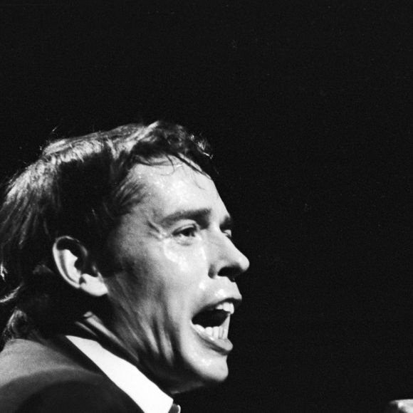 Archives - Jacques Brel sur le plateau de l'émission TV "Le palmarès des chansons". Le 11 novembre 1966 © Alain Canu via Bestimage