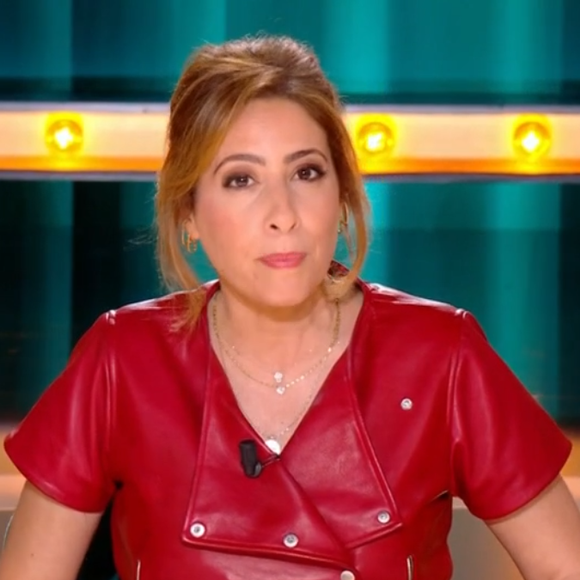 Nicolas Bedos fait son retour à la télé après 2 ans et demi, dans "Quelle époque !", présentée sur France 2 par Léa Salamé, le 3 mai 2025.