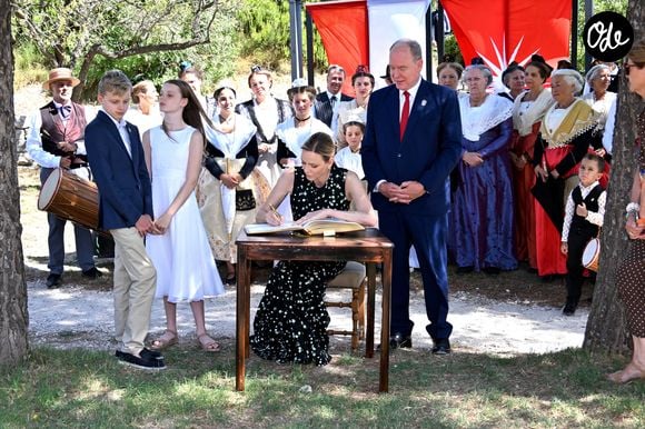 Le prince Albert II de Monaco, la princesse Charlène de Monaco, le prince Jacques de Monaco, marquis des Baux et la princesse Gabriella de Monaco lors de leur visite officielle aux Baux-de-Provence, France, le 5 septembre 2026. © Bruno Bebert/Bestimage