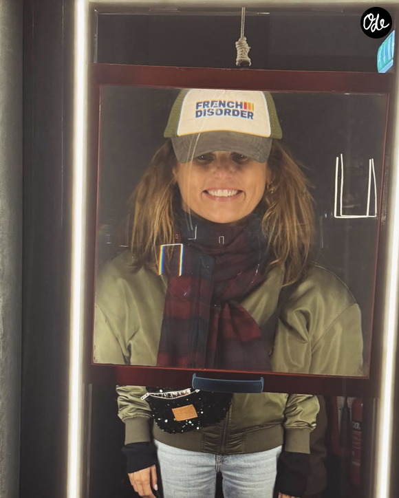 Dans une seconde publication, Faustine Bollaert prend la pose dans un musée ou un espace d'exposition interactif. 

Story de Faustine Bollaert le 13 juin 2026
