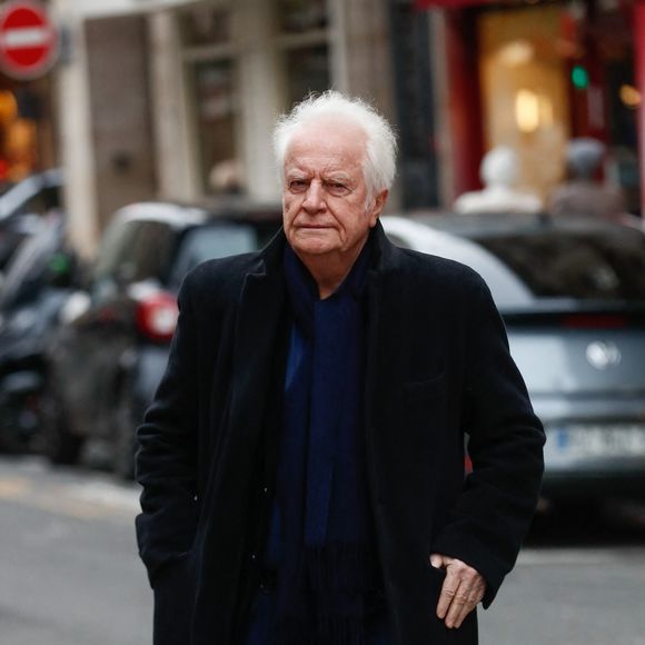il veut profiter d'un endroit précis

André Dussollier - Arrivées aux obsèques de Niels Arestrup à l'Église Saint-Roch à Paris. Le 10 décembre 2024 © Christophe Clovis / Bestimage