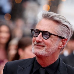 Antoine de Caunes - Montée des marches du film " Highest 2 Lowest " lors du 78ème Festival International du Film de Cannes, au Palais des Festivals à Cannes. Le 19 mai 2025
© Jacovides-Moreau / Bestimage