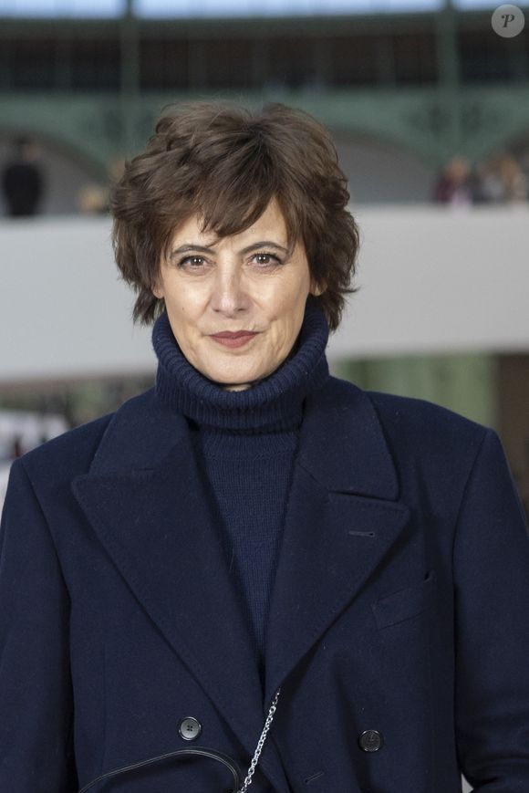 Elle affirme ne pas craindre la mort, tout en souhaitant éviter la maladie et la souffrance.

Inès de La Fressange au défilé Chanel au Grand Palais, "Collection Haute Couture Printemps/Eté 2025" lors de la Fashion Week de Paris (PFW), le 28 janvier 2025. 

Photo : Olivier Borde / Bestimage