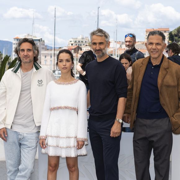 Pour rappel, la comédienne est actuellement à l'affiche du film "13 jours 13 nuits" de Martin Bourboulon dévoilé au cinéma le 27 juin.

Dimitri Rassam, Lyna Khoudri, Martin Bourboulon, Roschdy Zem - Photocall du film "13 Jours 13 Nuits" lors du 78ème Festival International du Film de Cannes le 24 mai 2025. © Jacovides-Moreau/Bestimage