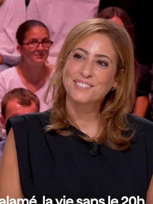 "Je ne pense pas qu'on le changera" : Léa Salamé révèle comment elle réagit aux moqueries visant son compagnon Raphaël Glucksmann