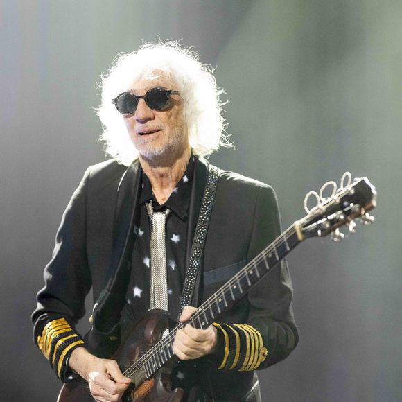 Mais ce voyage outre-Atlantique n'était pas seulement, pour Louis Bertignac, un séjour pour décompresser : l'artiste de 71 ans a en effet donné plusieurs concerts, à San Francisco, Los Angeles et New York.

Exclusif - Louis Bertignac sur la scène du concert solidaire pour les enfants de la guerre "Ensemble à l'Olympia" à Paris présenté par EliseCare le 10 février 2025. © Jack Tribeca / Pierre Perusseau / Bestimage