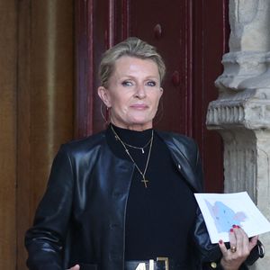 Sophie Davant - Sorties des obsèques de Philippe Labro en l'église de Saint-Germain-des-Prés à Paris le 13 juin 2025. © Dominique Jacovides - Christophe Clovis / Bestimage