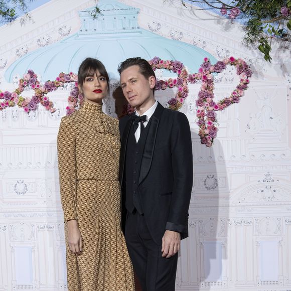 Clara Luciani et son compagnon Alex Kapranos - Photocall du 40ème Gala de Charité AROP (Association pour le Rayonnement de l'Opéra de Paris) à l'Opera Garnier à Paris le 27 février 2020. © Pierre Perusseau/Bestimage