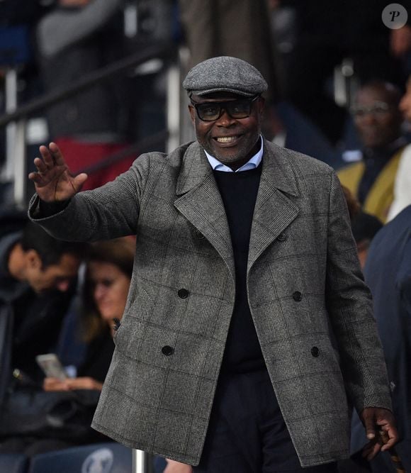 Basile Boli assiste au match de Ligue 1 Paris Saint-Germain (PSG) - Olympique de Marseille (OM) au stade du Parc des Princes le 16 octobre 2022 à Paris, France. Photo by Christian Liewig/ABACAPRESS.COM