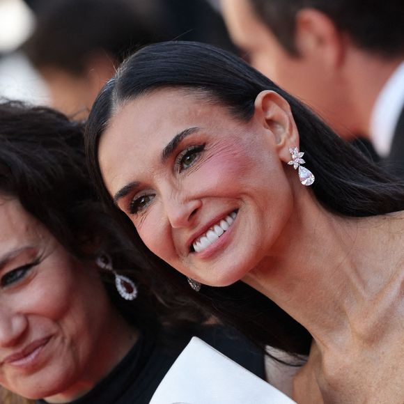 Demi Moore assiste au tapis rouge de la cérémonie de clôture du 77e Festival de Cannes au Palais des Festivals le 25 mai 2024 à Cannes, France Photo by Shootpix/ABACAPRESS.COM