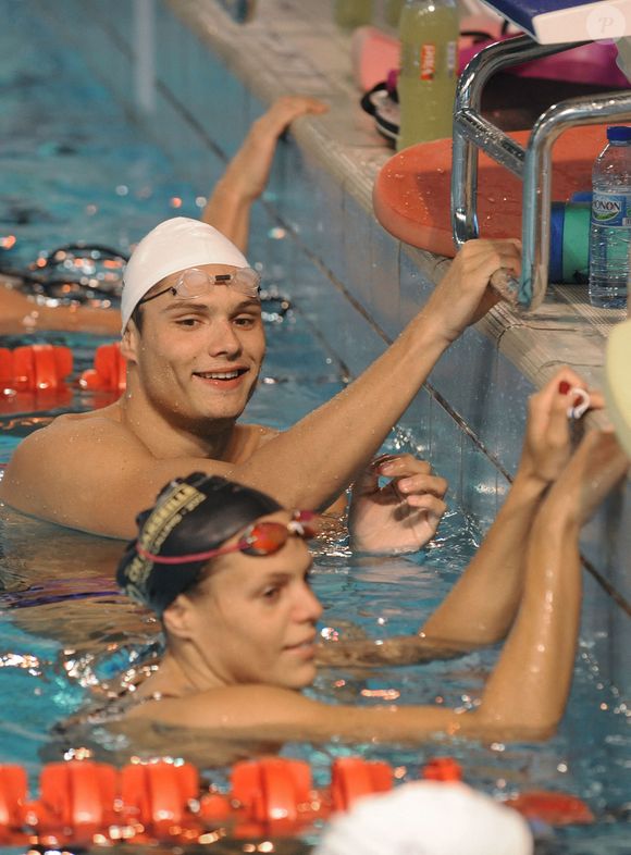 Celui qui n'est autre que le petit frère de la célèbre nageuse Laure Manaudou a vécu une relation par le passé qui a marqué son coeur et celui de sa famille... 

Florent Manaudou et Laure Manaudou de l'équipe de France de natation lors d'une séance d'entraînement avant Londres 2012 à Dunkerque, France, le 18 juillet 2012. © Giancarlo Gorassini/Abaca