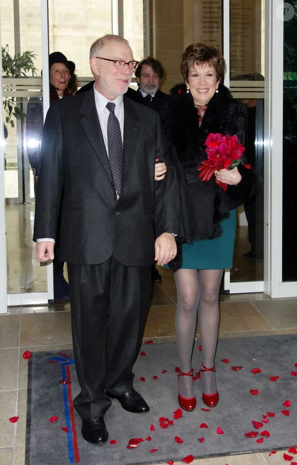 Exclusif - Catherine Laborde et son mari Thomas Stern - Catherine Laborde a epouse son compagnon de longue date Thomas Stern, publicitaire, samedi 9 novembre 2013 a la mairie du 2e arrondissement de Paris, en presence de ses amis les plus proches.