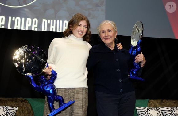 Juliette Gasquet et Hélène Vincent, Prix d'interprétation féminine ex-equo - Cérémonie de clôture de la 28ème édition du Festival international du film de comédie de l'Alpe d'Huez le 18 janvier 2025. © Dominique Jacovides / Bestimage