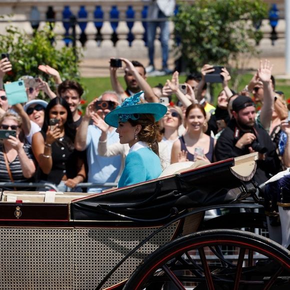 Le prince Louis de Galles, Le prince George de Galles, Catherine (Kate) Middleton, princesse de Galles, La princesse Charlotte de Galles - Les membres de la famille royale britannique lors de la cérémonie Trooping the Colour à Londres, le 14 juin 2025.
© Backgrid / Bestimage