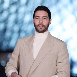 Tahar Rahim lors de la séance photo d'arrivée au "Grand Dîner du Louvre", au musée du Louvre, dans le cadre de la Fashion Week de Paris, le 3 mars 2026 à Paris, en France. 

Photo de Jérôme Dominé/ABACAPRESS.COM