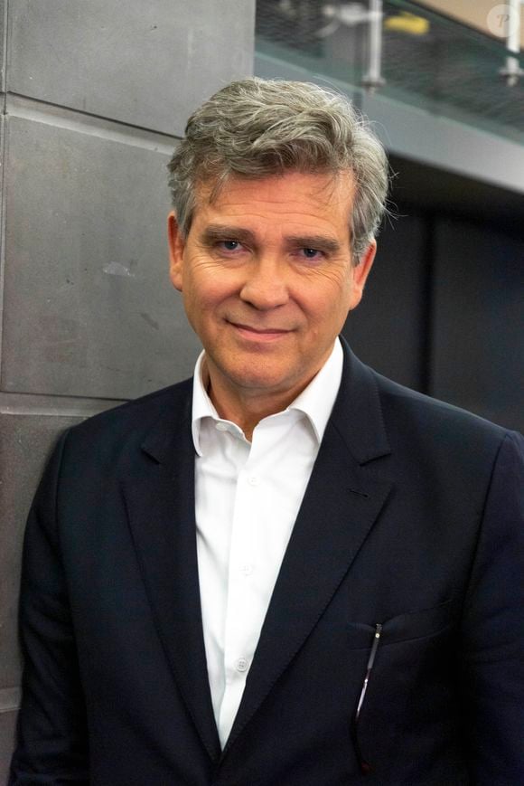 La chaîne dit avoir été séduite par "la liberté de ton absolue" et "le franc-parler exceptionnel" de l'ancien compagnon d'Elsa Zylberstein

Exclusif - Arnaud Montebourg sur le plateau de l'émission "Face aux territoires" présentée par Cyril Viguier dans les studios de TV5 Monde à Paris, FRance, le 8 juin 2023. © Pierre Perusseau/Bestimage