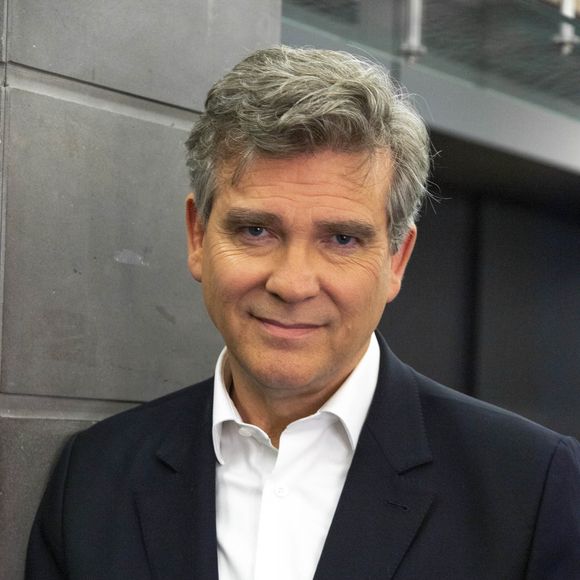 La chaîne dit avoir été séduite par "la liberté de ton absolue" et "le franc-parler exceptionnel" de l'ancien compagnon d'Elsa Zylberstein

Exclusif - Arnaud Montebourg sur le plateau de l'émission "Face aux territoires" présentée par Cyril Viguier dans les studios de TV5 Monde à Paris, FRance, le 8 juin 2023. © Pierre Perusseau/Bestimage