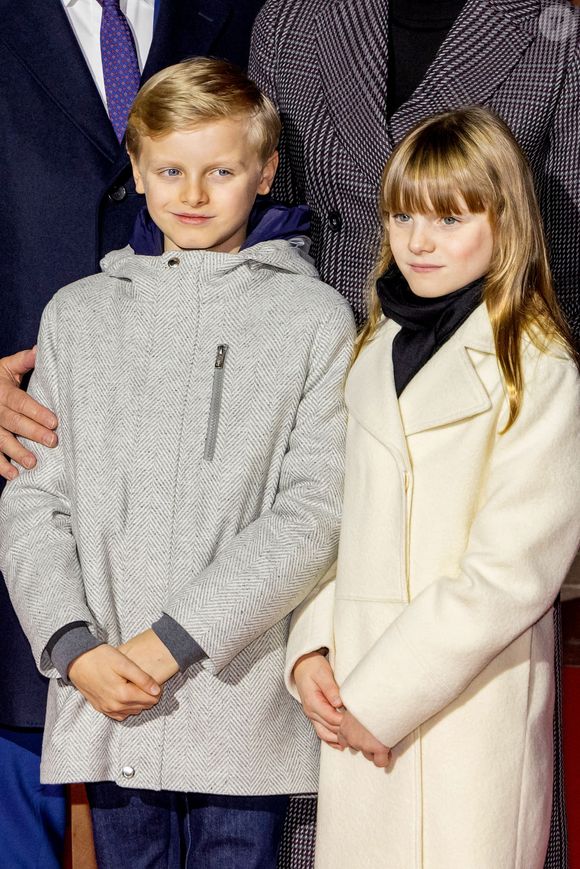 Le prince Albert II de Monaco et la princesse Charlène, avec leurs enfants, les jumeaux princiers, Jacques et Gabriella, ont donné le coup d'envoi des illuminations de la SBM, sur la Place du Casino de Monaco, le 30 novembre 2024. 
© Olivier Huitel/Pool Monaco/Bestimage