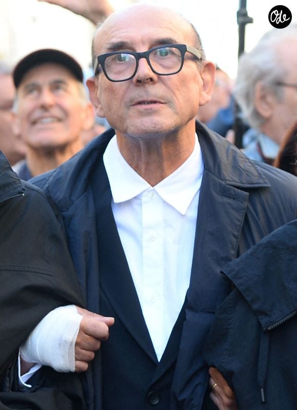 Patrick Cristaldi (fils de Claudia Cardinale) à la sortie des funérailles de Claudia Cardinale à l’église Saint-Roch de Paris, en France, le 30 septembre 2025. © Bestimage