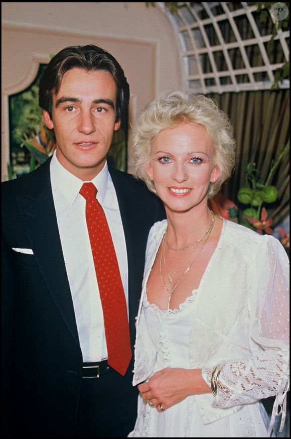Sa propre vie sentimentale n'a pas été simple. Elle a été mariée deux fois.

Archives - Mariage d'Evelyne Leclercq et de Richard en 1983 Agence / Bestimage
