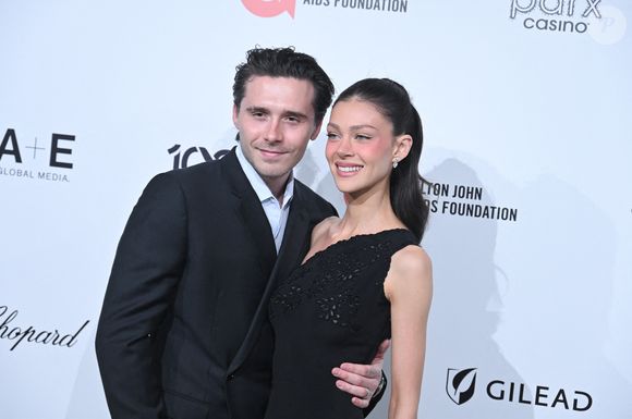 Pour faire la promotion de ses petites bouteilles de Sweet Jalapeño et de Hot Habanero, Brooklyn Beckham compte sur son épouse, l'actrice Nicola Peltz. Elle est en effet sa première ambassadrice !

WEST HOLLYWOOD, CALIFORNIE - 15 MARS : Brooklyn Beckham, Nicola Peltz Beckham à la 34ème soirée de visionnage des Oscars de la Fondation Elton John AIDS le 15 mars 2026 à West Hollywood, Californie. Crédit : Michael Mattes / AdMedia. (Crédit photo : © Michael Mattes/AdMedia via ZUMA Press / Bestimage Wire / Bestimage)