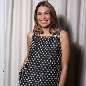 En commentaire du post de l'humoriste, l'ex-femme de Juan Arbelaez a aussi glissé un petit commentaire de fierté : "Olalalah #proudofyoux1000".

Laury Thilleman (Miss France 2011) lors de la première édition du gala caritatif 'le Gala du 12 Fevrier' au profit des grands brûlés dans les salons de l'Hotel Royal Monceau le 12 Fevrier 2026 à Paris. © Denis Guignebourg/BestImage