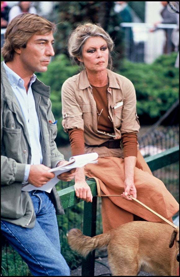 Brigitte Bardot et Allain Bougrain-Dubourg visitent un local de la SPA © Frederic Herve / Bestimage
