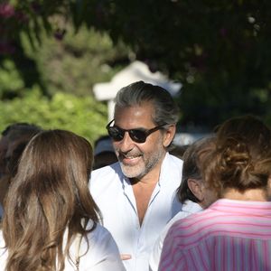 Exclusif - Ary Abittan - Personnalités à l'exposition photographique de Paris Match "Eddie Barclay — Saint-Tropez, le sens de la fête !" place Blanqui à Saint-Tropez le 11 juillet 2025.

© Sophie Louvet / Nice Matin / Bestimage
