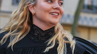 Après la douche froide, Louane veut rebondir loin de la France : sa nouvelle annonce va faire du bruit