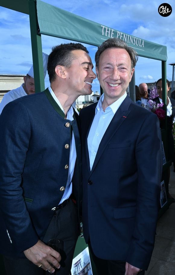 Stéphane Bern et son compagnon Yori Bailleres - Réouverture du rooftop « L'heure dorée » de l'hôtel Peninsula à Paris le 10 juin 2026. © Rachid Bellak/Bestimage