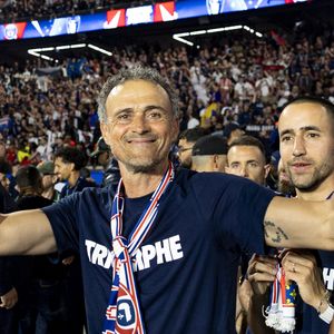Luis Enrique - Les joueurs du PSG célèbrent leur titre de Champion d'Europe au Parc Des Princes à Paris.
© Cyril Moreau/Bestimage