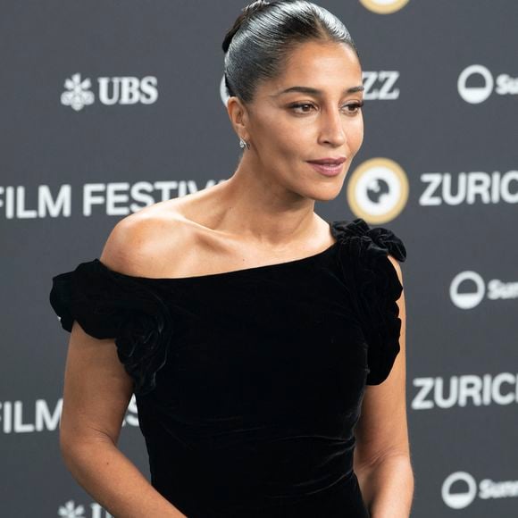Leïla Bekhti (en Ralph Lauren) au photocall du film "Changer l'eau des fleurs" lors du festival du film de Zurich le 1er octobre 2026. Photo par Action Press / Bestimage