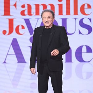 Exclusif - Michel Drucker lors de l'enregistrement de l'émission "Famille je vous aime" présentée par Michel Drucker et qui sera diffusée le vendredi 29 mai sur France 3, à Paris, France, le 4 décembre 2025. © Gaffiot-Perusseau/Bestimage