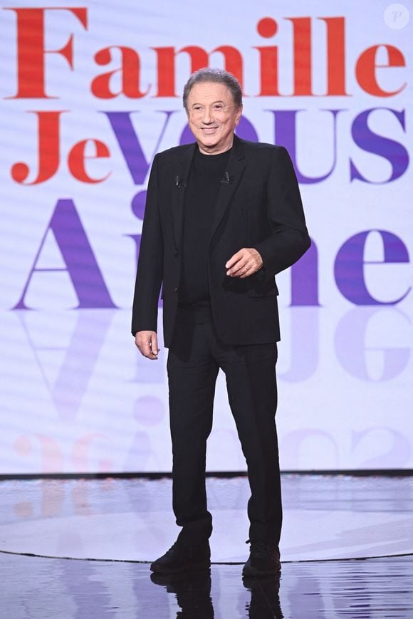 Exclusif - Michel Drucker lors de l'enregistrement de l'émission "Famille je vous aime" présentée par Michel Drucker et qui sera diffusée le vendredi 29 mai sur France 3, à Paris, France, le 4 décembre 2025. © Gaffiot-Perusseau/Bestimage