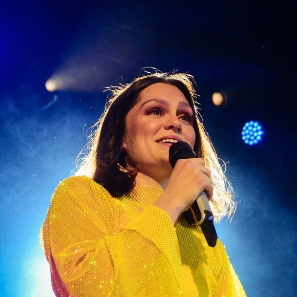 Le 15 juin, elle offrait un dernier concert émouvant à Wembley avant de débuter son combat contre la maladie.

Jessie J en concert à Rio de Janeiro, le 3 mai 2025 @Backgrid USA / Bestimage