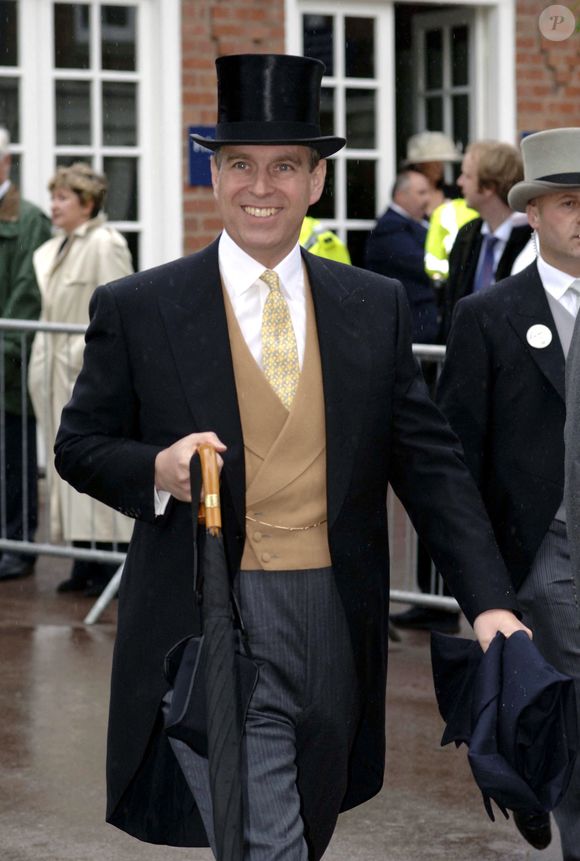 Image d'archive : Le prince Andrew, duc d'York, assiste au Royal Ascot, à l'hippodrome de York, dans le Yorkshire (en raison des travaux de construction à l'hippodrome d'Ascot). 15 juin 2005. © GOFF  / BESTIMAGE