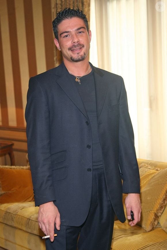 "Pas de connerie, tu es beaucoup trop jeune mon pote. Tu as toute la vie devant toi" lui a répondu un de ses abonnés...
Alexandre Anthony lors du lancement de la nouvelle agence de mannequins 'waren' avec ses associés et Romain Boutboul à l'hôtel Royal Monceau à Paris le 7 juillet 2006. Photo by Mehdi Taamallah/ABACAPRESS.COM