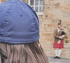 Dans une première story, celle qui a signé la fin d'une grande aventure apparaît de dos, coiffée d'une casquette bleue. 

Story de Faustine Bollaert le 13 juin 2026