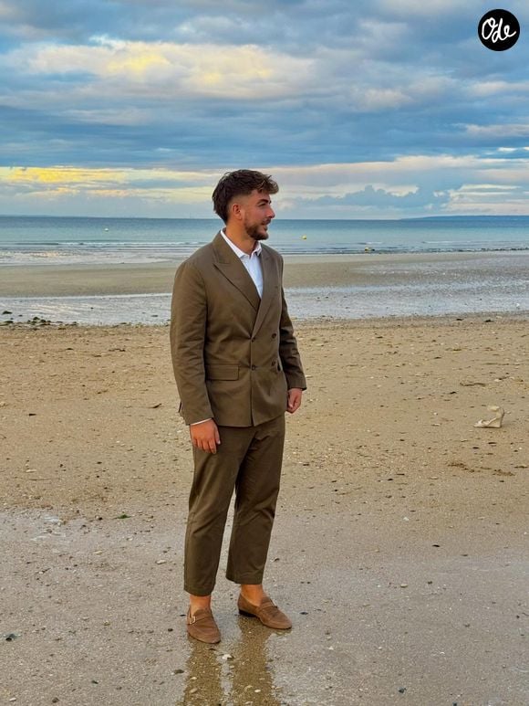 L'heureux élu s'appelle Julien Georges.
Julien Georges, le fiancé d'Amandine Petit au mariage de sa sœur Pauline. Photos publiées dimanche 14 septembre 2025 © Instagram