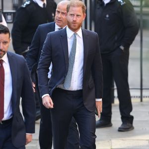 Il fait de nouveau face à la justice pour contester la décision le privant d'une protection policière lorsqu'il se trouve au Royaume-Uni 

Le prince Harry arrivant à la Haute Cour de justice britannique, à Londres, le 8 avril 2025
©GOFF INF / BESTIMAGE