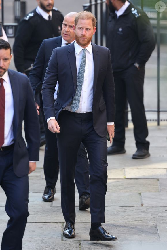 Il fait de nouveau face à la justice pour contester la décision le privant d'une protection policière lorsqu'il se trouve au Royaume-Uni 

Le prince Harry arrivant à la Haute Cour de justice britannique, à Londres, le 8 avril 2025
©GOFF INF / BESTIMAGE