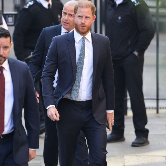 Il fait de nouveau face à la justice pour contester la décision le privant d'une protection policière lorsqu'il se trouve au Royaume-Uni 

Le prince Harry arrivant à la Haute Cour de justice britannique, à Londres, le 8 avril 2025
©GOFF INF / BESTIMAGE