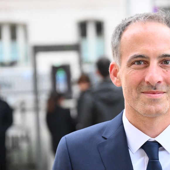 Le coprésident du parti français de centre-gauche Place publique (PP), Raphaël Glucksmann, lors de la cérémonie d'intronisation de Robert Badinter, ancien ministre de la Justice, au Panthéon à Paris, en France, le 9 octobre 2025.  © Eliot Blondet/Pool/Bestimage