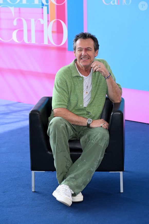 Jean-Luc Reichmann est un homme de clan, il s'investit pour les siens et est même à la tête d'une famille recomposée de six enfants...

Jean-Luc Reichmann au Photocall "Tomorrow We Belong" lors du 64ème Festival de Télévision de Monte-Carlo le 14 juin 2025 à Monte-Carlo, Monaco. Photo par Alberto Terenghi/Ipa/Abaca