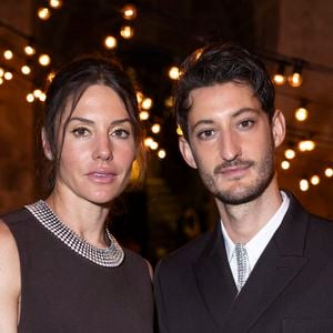 Pierre Niney et sa compagne Natasha Andrews viennent d'accueillir un nouveau membre dans leur famille ! 

Natasha Andrews et son compagnon Pierre Niney - Personnalités au dîner "Women in Motion" par le groupe Kering, Place de la Castre, lors du 77ème Festival International du Film de Cannes.
© Olivier Borde / Bestimage
