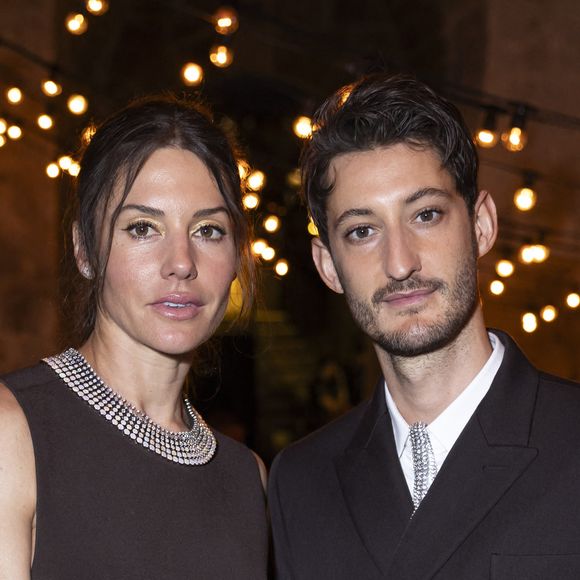 Pierre Niney et sa compagne Natasha Andrews viennent d'accueillir un nouveau membre dans leur famille ! 

Natasha Andrews et son compagnon Pierre Niney - Personnalités au dîner "Women in Motion" par le groupe Kering, Place de la Castre, lors du 77ème Festival International du Film de Cannes.
© Olivier Borde / Bestimage