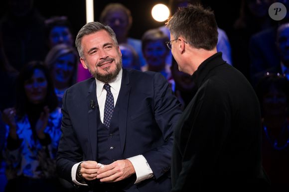 Exclusif - Olivier Minne et Mathieu Ficher (un ami d'enfance pass vu depuis 40 ans) - Enregistrement de l'émission "La Boîte à secrets 4" à Paris, présentée par F.Bollaert, et diffusée le 10 avril sur France 3. Le 23 janvier 2020
© Tiziano Da Silva / Bestimage