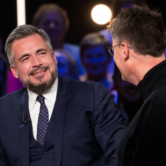 Exclusif - Olivier Minne et Mathieu Ficher (un ami d'enfance pass vu depuis 40 ans) - Enregistrement de l'émission "La Boîte à secrets 4" à Paris, présentée par F.Bollaert, et diffusée le 10 avril sur France 3. Le 23 janvier 2020
© Tiziano Da Silva / Bestimage