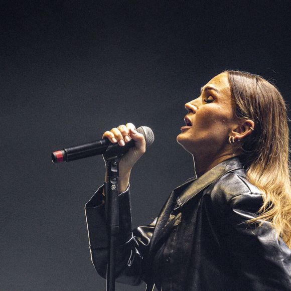 "J’ai l’impression que la nouvelle génération développe une sorte d’addiction à la chirurgie esthétique et je trouve cela dangereux.", constate-t-elle néanmoins.

Vitaa - Les artistes se produisent lors du concert "Scoop Live" de Radio Scoop à la LDLC Arena de Décines près de Lyon, le 25 février 2025. 
© Sandrine Thesillat / PsnewZ / Bestimage