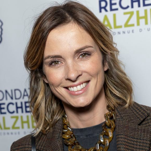 Mais avant même d'être journaliste, la jeune femme s'était lancée dans une toute autre carrière : 

Isabelle Ithurburu au photocall du concert du gala des 20 ans de la fondation Recherche Alzheimer "2 générations chantent pour la 3ème" à l'Olympia à Paris le 18 mars 2024.

© Cyril Moreau / Bestimage